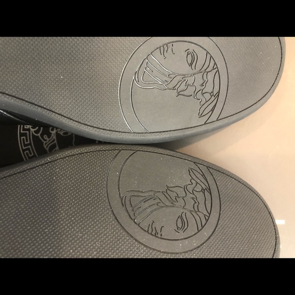 Versace Men’s / Boy’s Sneakers Black/Gold NWT - Picture 7 of 8